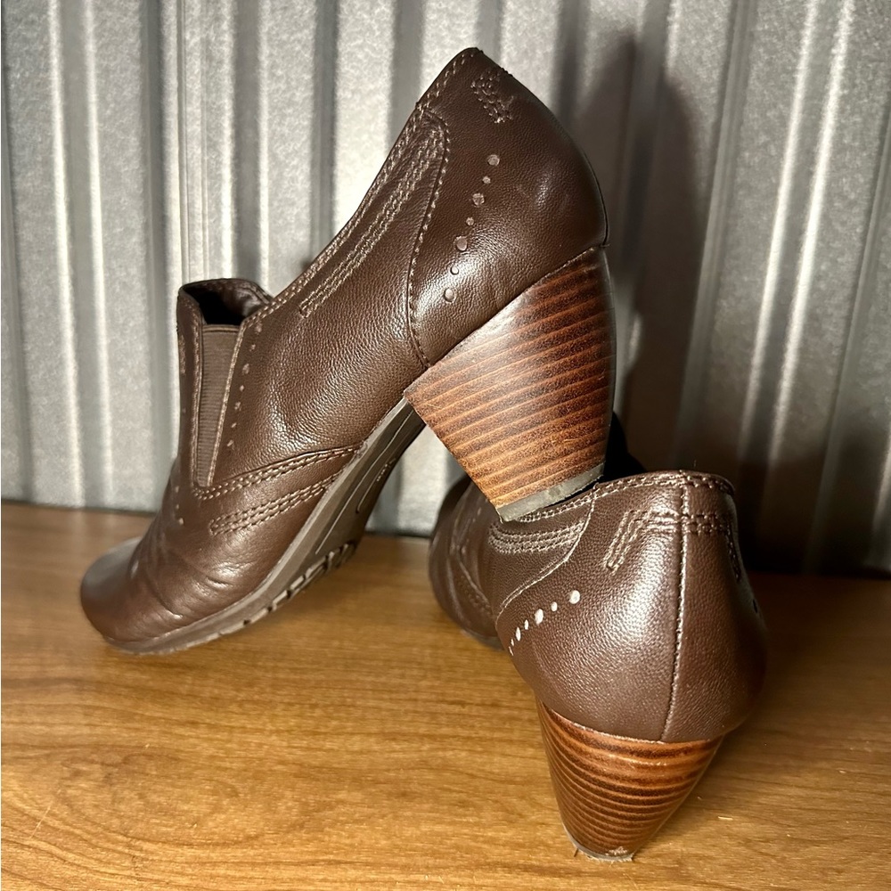 Brown Yuu Shoes size 11